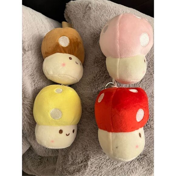 Mushroom Plush Keychains (4) - Picture 4 of 7